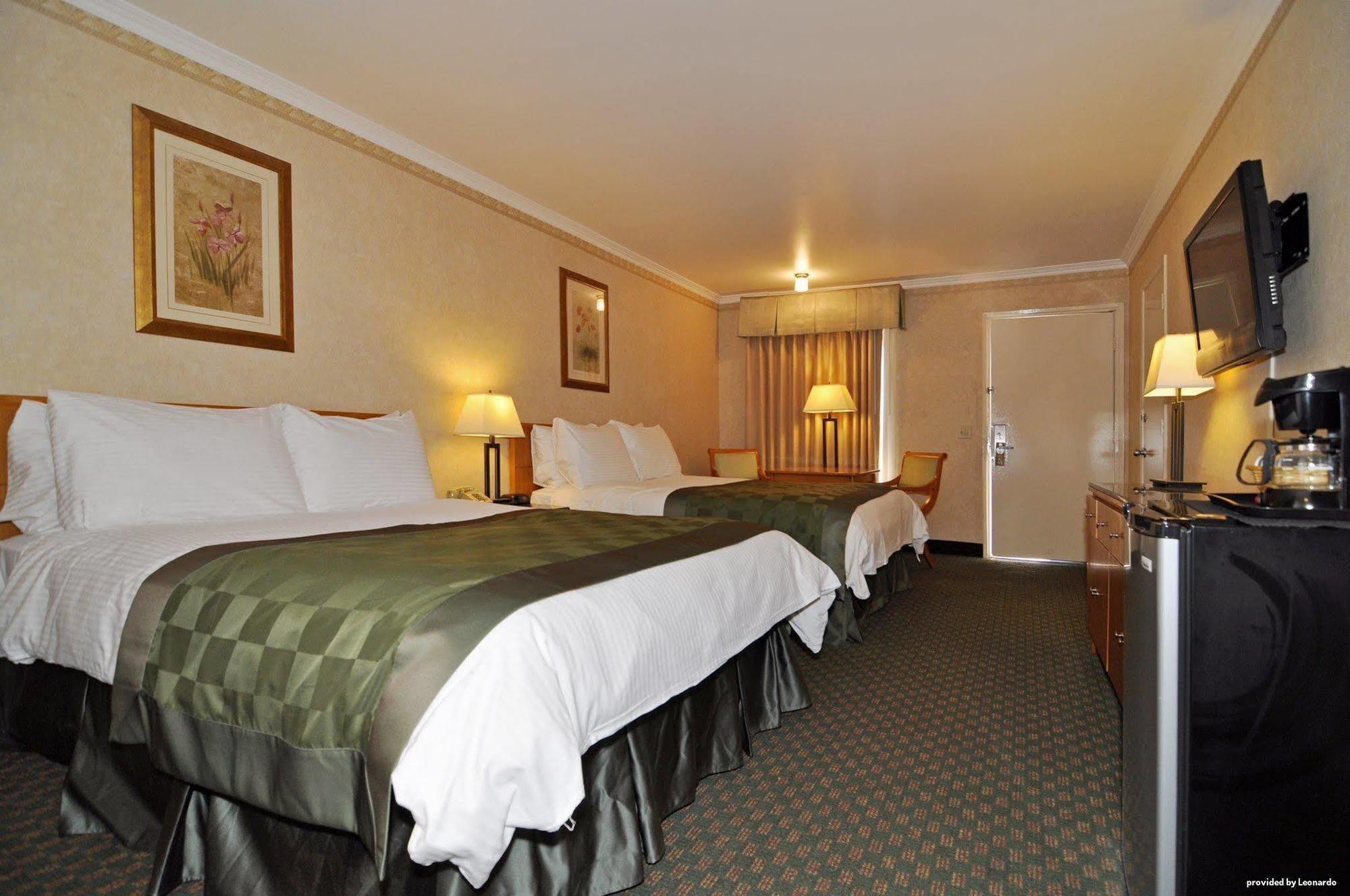 Monterey Park Inn Room photo