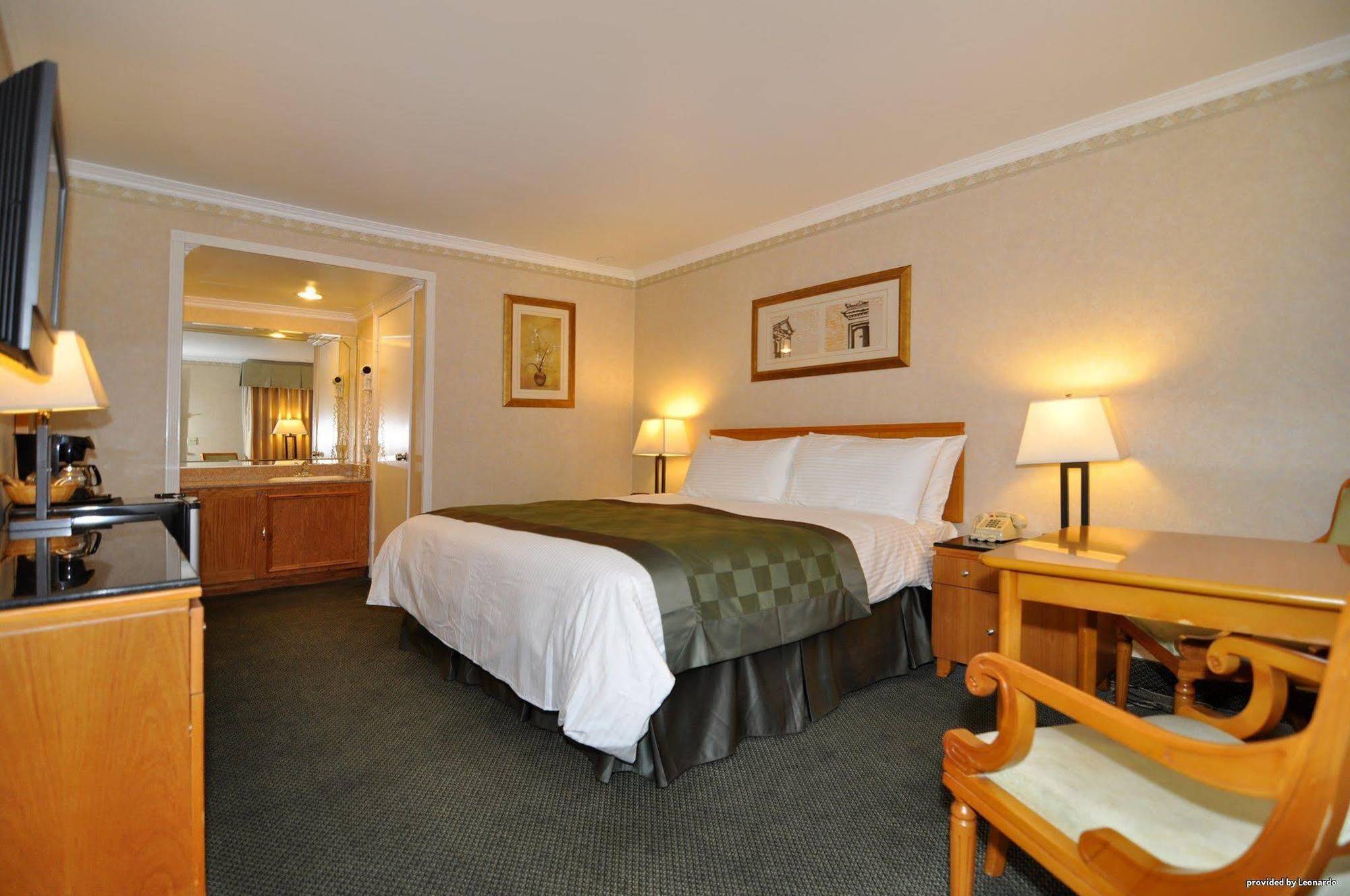 Monterey Park Inn Room photo