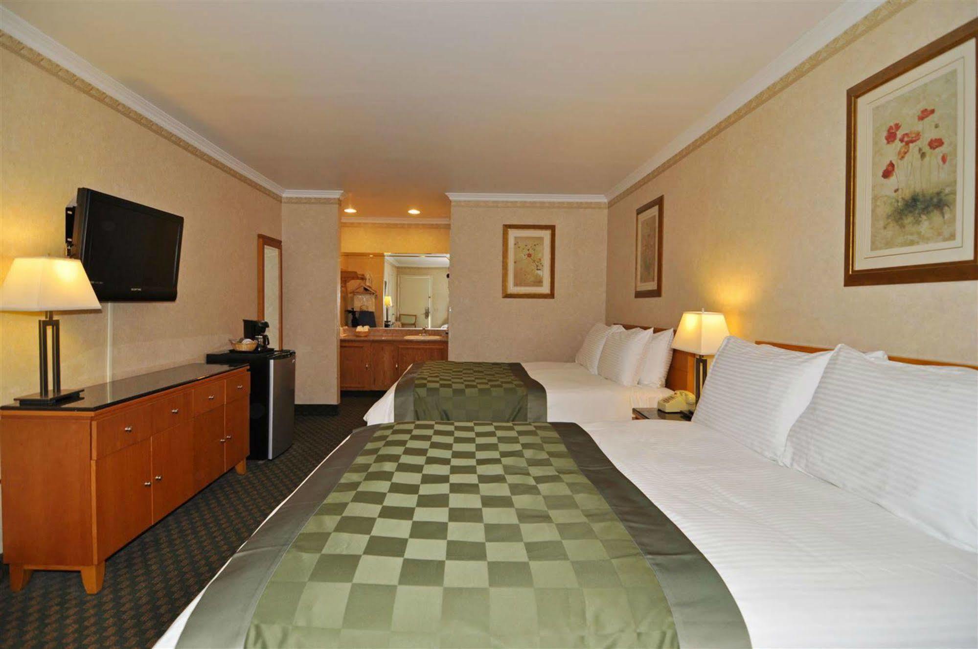 Monterey Park Inn Room photo