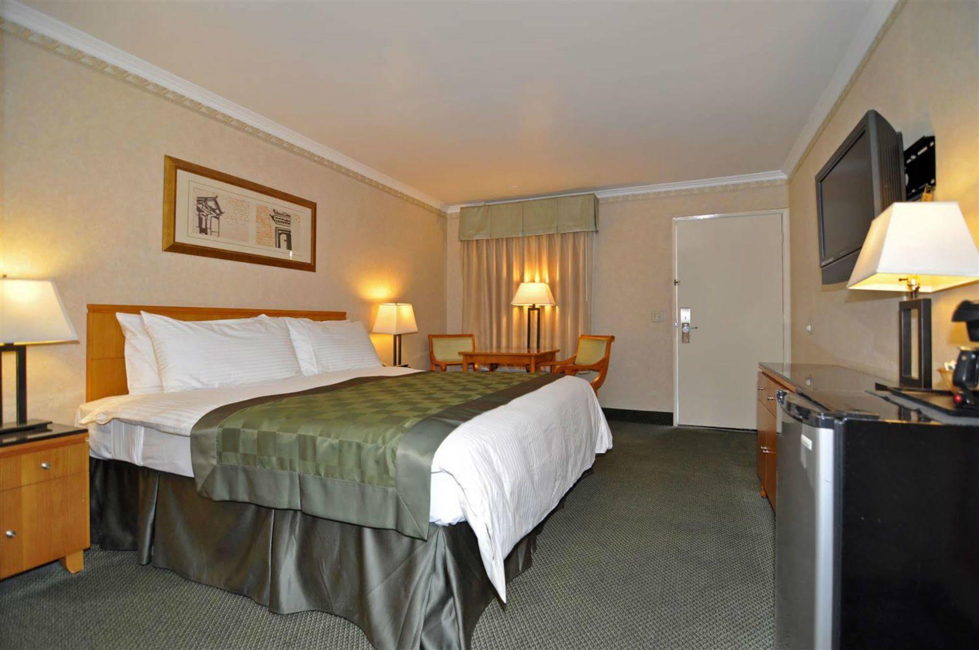 Monterey Park Inn Room photo